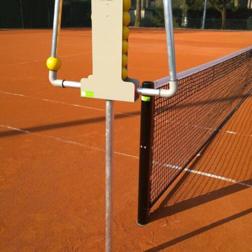 Tennis scorebord met schuifkogels 7 Duurzaam en duidelijk scorebord voor tennis met een solide constructie. Vanwege de vorm ook wel M-Scorebord genoemd.